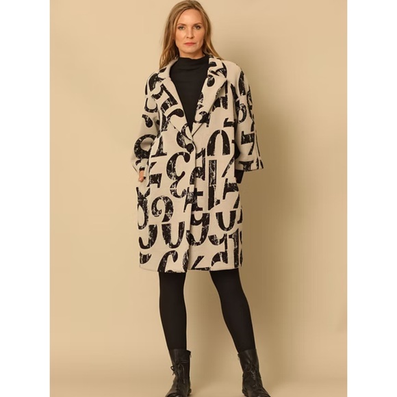 Chalet et ceci Designer Jacket XS
Retails $168
Selling for $75 - Picture 7 of 7